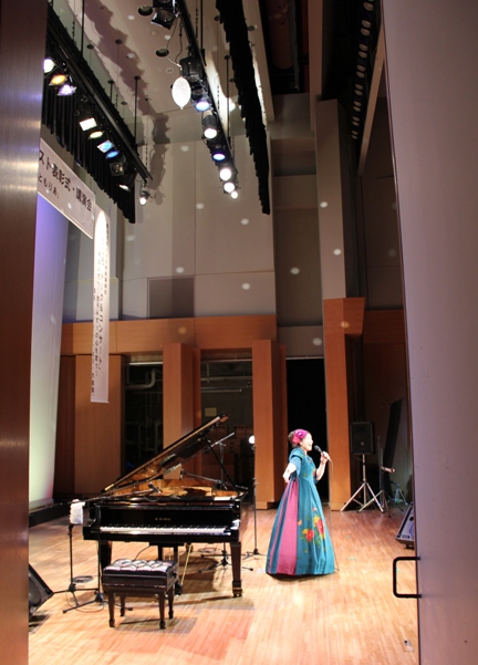 最後にマイウェイを歌った時には、ミラーボールの演出も。客席までその光が広がって、とってもいい演出でした！