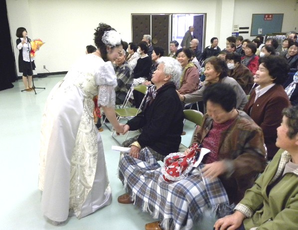 退場しようとした時に握手を求められたので客席へ。御礼の言葉をたくさんたくさんいただいて、感激しました！