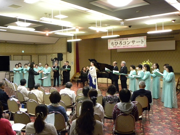 坂本九さんが歌われるはずだった名曲「心の瞳」、そして常葉町の歌「想い出の常葉なつかし」それから会場の皆さんとも一緒に「ふるさと」を大合唱。