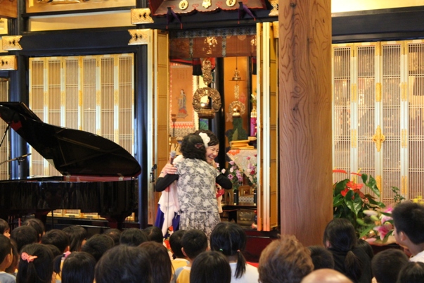 熱い抱擁～☆先生の前では私もなんだか童心に帰るような気持ちに。