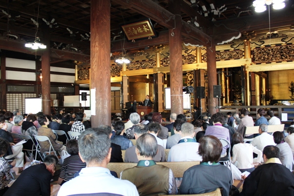 第一部は記念講話。